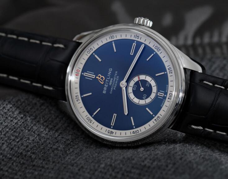 The blue dial of this Breitling will perfectly enhances the charm of the men wearers.