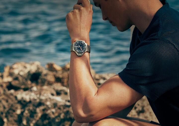 The timepiece has reproduced the appearance of the original timepiece in 1970s.