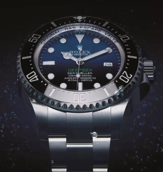 Swiss duplication watch online presents charming dial.