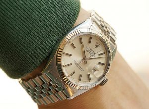 With the self-winding movements, the high class replica watches maintain the best precision.