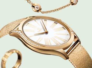 Swiss fake watches keep the stable performance with quartz movements.